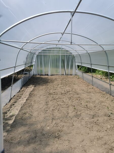 Solar de gradina cu aerisire pe ambele laterale , dimensiune 10m/4m/2.5m